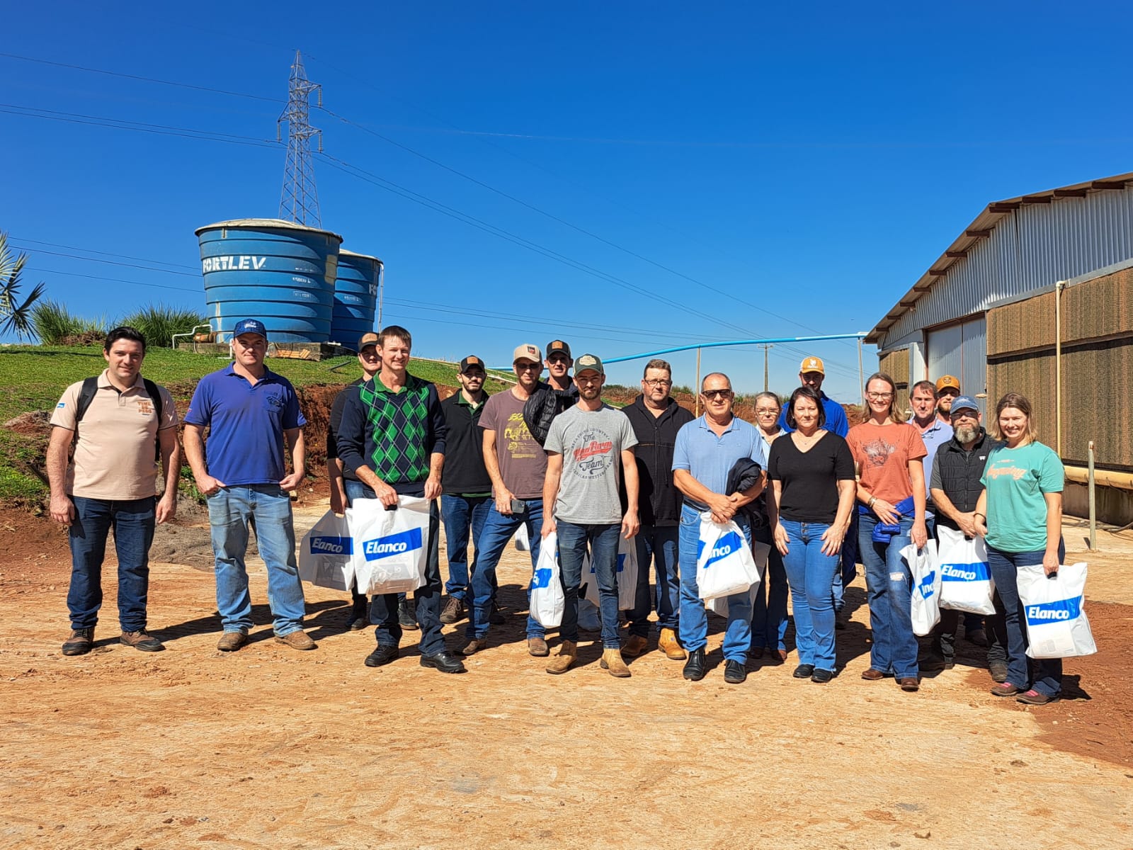 Experiência Inspiradora: Grupo de estudos da pecuária visita Fazenda JDF e amplia conhecimento em Leiteria.